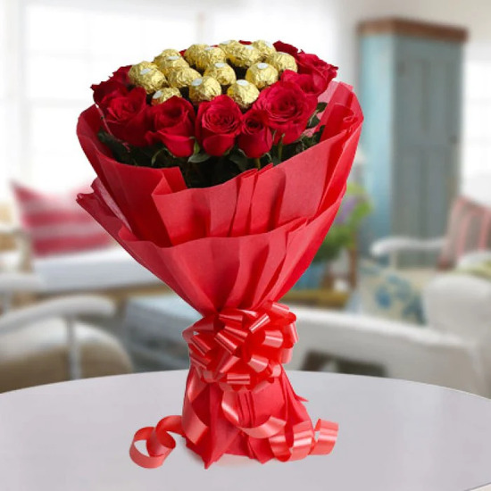 Lovely Roses n Rocher Bouquet